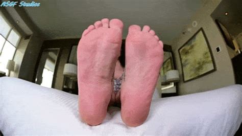 Bratty Tiffani Returns Wrinkly Soles MOV Amateur Soles Giantess And Footjobs Clips4sale