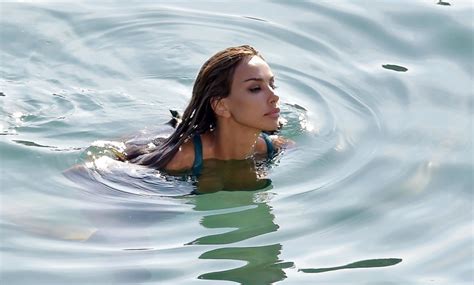 Pi Kno W Kusym Bikini Nad Wod Pla Owicze Oniemieli