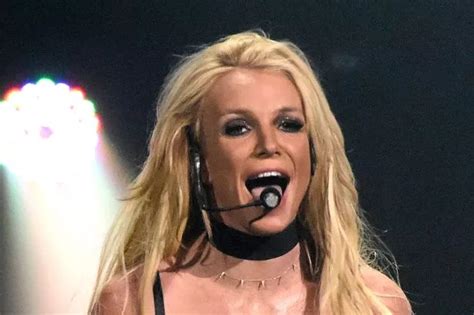Britney Spears Goes Fully Nude In New Snap After Dancing To Ex Justin Timberlake S Song The Mirror