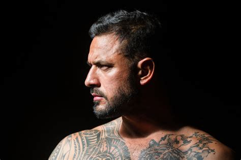 Brutal Bilder – Durchsuchen 176,538 Archivfotos, Vektorgrafiken und ...