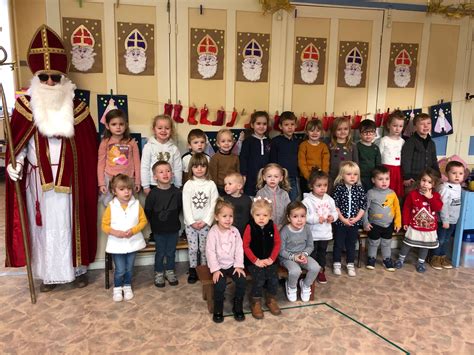 Saint Nicolas en visite à l école École Sainte Marie du Val d Ajol