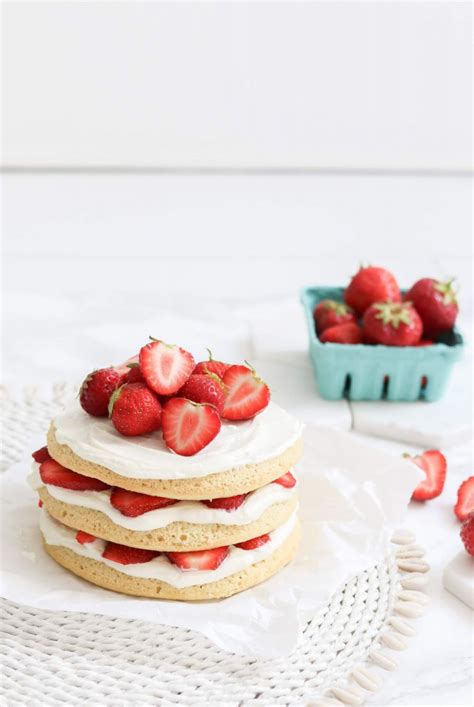 Super Easy Naked Cake Mit Erdbeeren A Blonde Journey