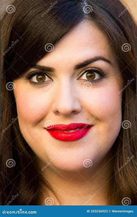 Portrait Of Beautiful Brunette Smiling Woman Outdoors Stock Image Image Of Confidence