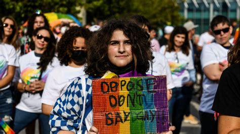 Estudiante gay en Florida denuncia censura de su discurso de graduación Anodis