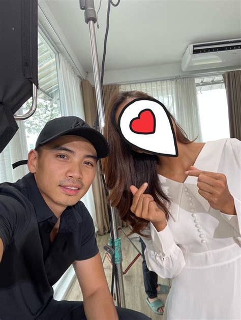 Sao Việt h Á hậu Việt Nam giật mình khi trong máy xuất hiện nhiều ảnh bán nude tự chụp