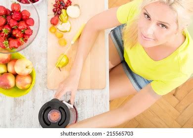 2 640 Mature Woman Eating Apple Images Stock Photos Vectors Shutterstock