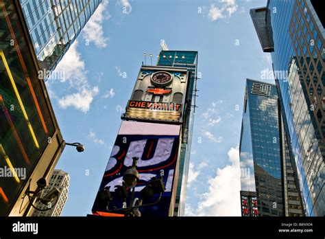 Buildings at times square hi-res stock photography and images - Alamy