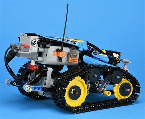 LEGO 42095 Remote-Controlled Stunt Racer review | Brickset