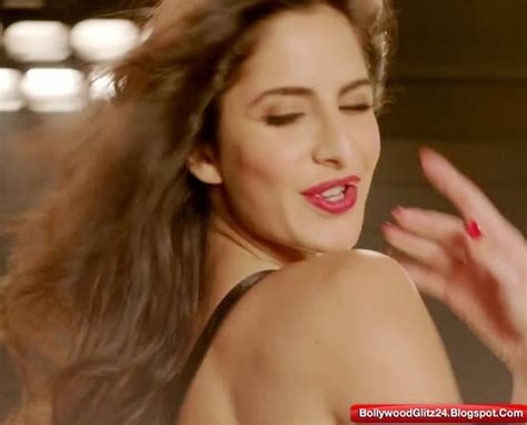 Katrina Kaif Hot Stills From Dhoom Fun To Move In Usa