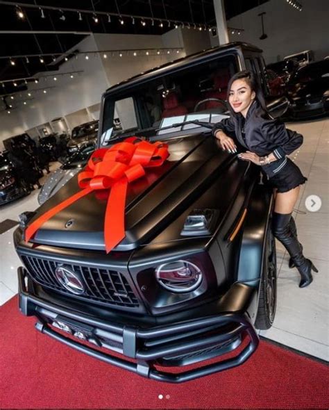 Hot girl Meo Meo chứng minh đẳng cấp đại gia sao