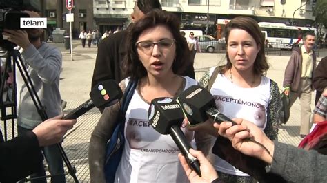 Un Grupo De Mujeres Se Desnud Para Promover La Tolerancia En Plaza Congreso Nude Video On