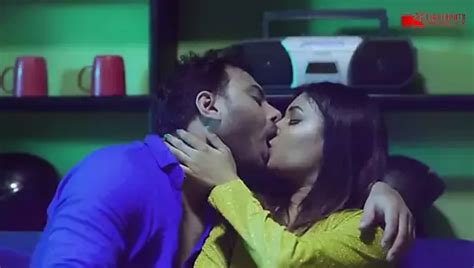 Free Indian Hot Kissing Porn Videos Xhamster