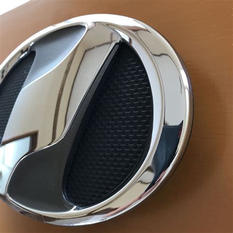 toyota original netsu mark  voxy front emblem