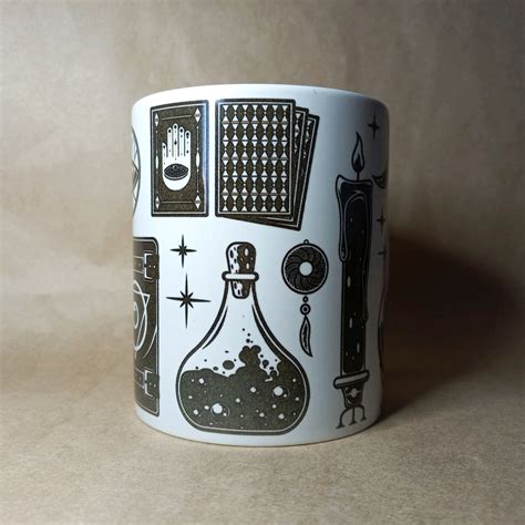 Кружка тематическая "Магические атрибуты" , чёрно-белая купить в ...