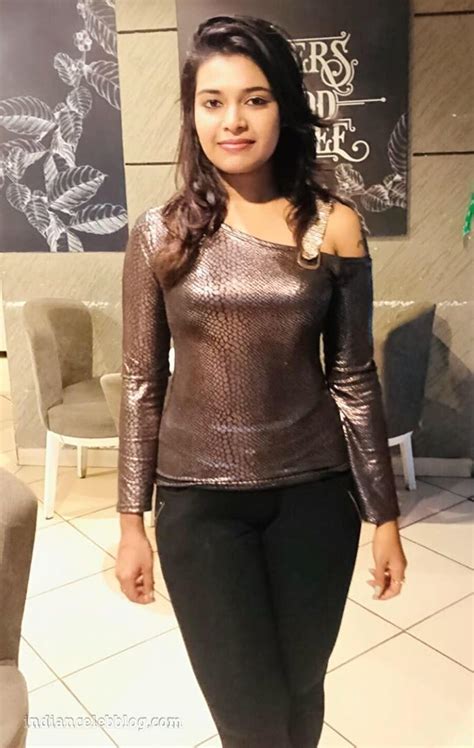 Dharsha Gupta Tamil Tv CTS3 4 Hot Photos Starcelebblog