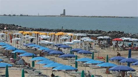 Fiumicino L Maggio Al Via La Stagione Balneare Regole E