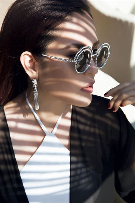 Á hậu ba con khoe thân hình gợi cảm khó tin với bikini