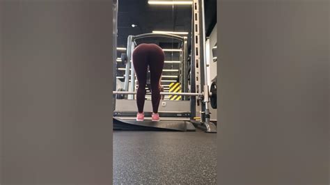 Тяга на прямых ногах в смитте - YouTube