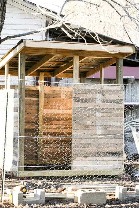 diy chicken coop pallet 4