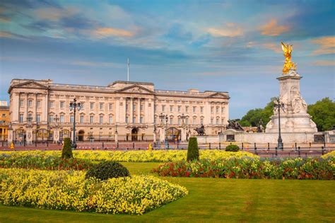 Why it’s time for the Royal Family to turn Buckingham Palace Gardens ...
