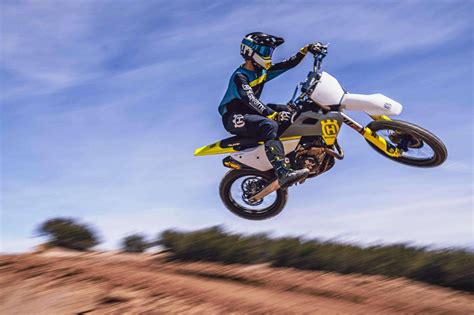 Сравнение семи кроссовых мотоциклов 450 кубов 2023 года