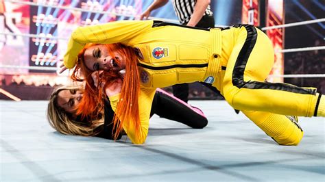 Wwe Becky Lynch E Trish Stratus Fuori Da Summerslam Donne Tra Le Corde