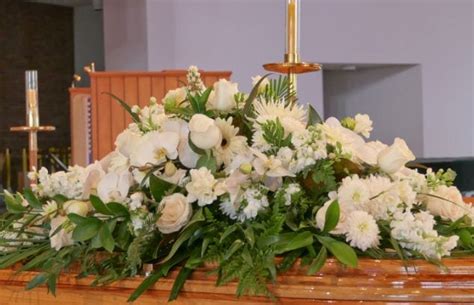 simple funeral decorations    memorable