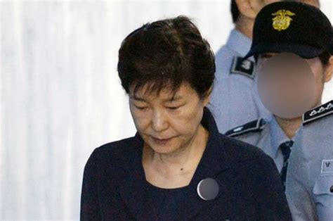 박근혜 파기환송심 형량 대폭 줄어징역 30년→20년