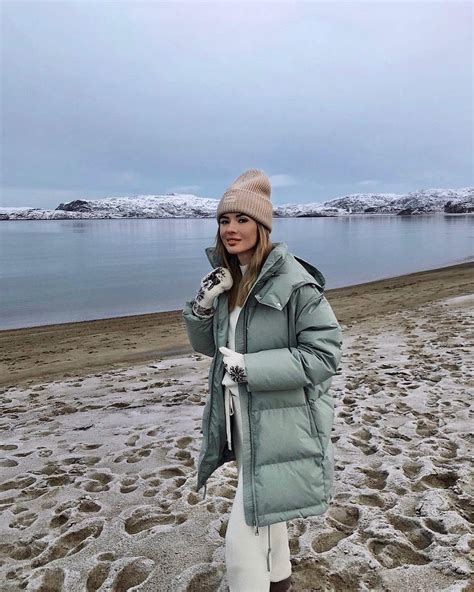 16 стильных примеров как носить пуховики, чтобы все завидовали