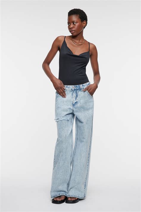 Боди-майка на тонких бретельках с асимметричным вырезом 2321183400 ...