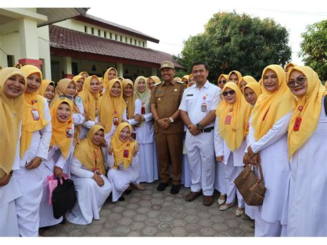 Pj Wali Kota Lhokseumawe A Hanan Sidak Kantor Disdukcapil Dan Puskesmas