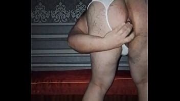 Après le cul à bouche Porno maison d un gay russe où il se fait baiser dans un cul épais et