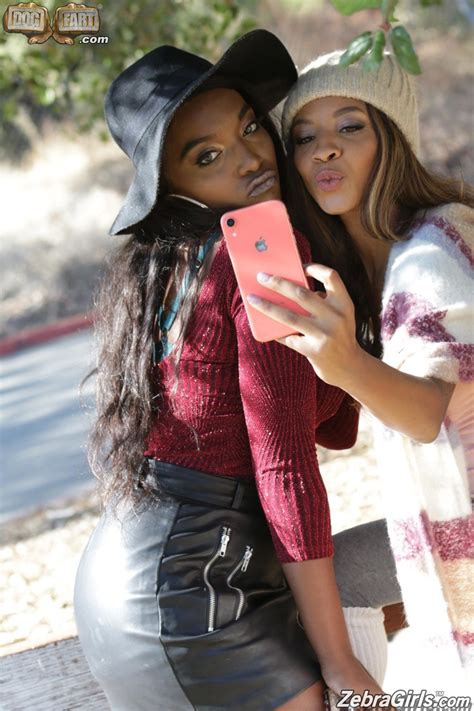 Two Curvy Ebonies And A Busty Blonde Fuck Each Other With A Black Strapon CoedCherry