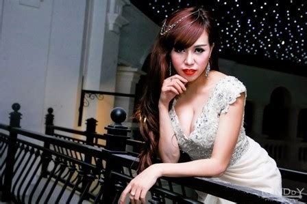 Cận nhan sắc của hot girl nóng nhất năm Giáo dục Việt Nam