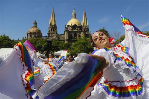 Los Gay Games comienzan con una caminata multicolor en Guadalajara occidente de México Minuto30