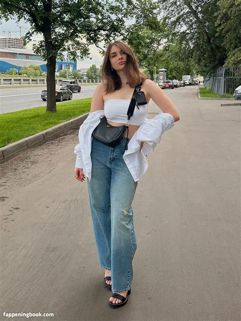 Arina Berdnikova Ahrinyan Nyasharisha Nude OnlyFans Leaks Fappening FappeningBook