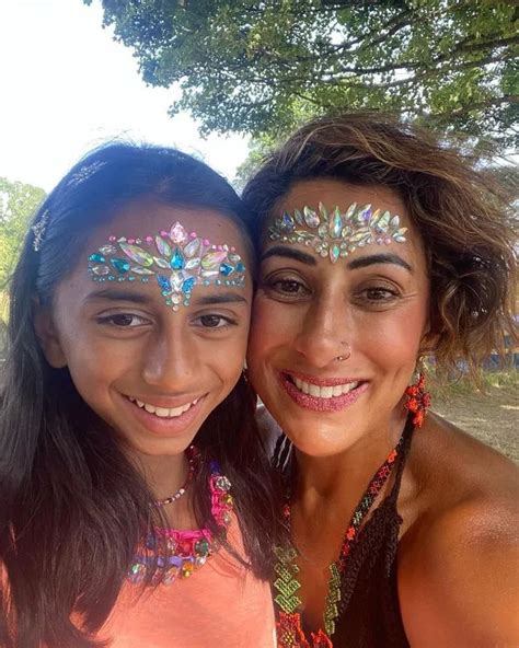 saira khan asks daughter    snaps    underwear