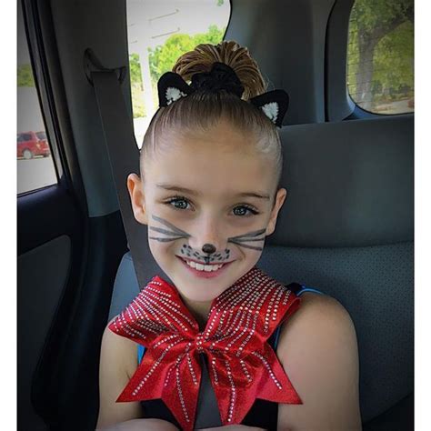 Inspiration Accessoires DIY Cat In The Hat Halloween Costume Idea