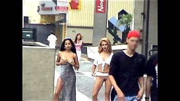 Dos Ninfetinhas Luciendo En Las Bulliciosas Calles De S O Paulo Xvideos
