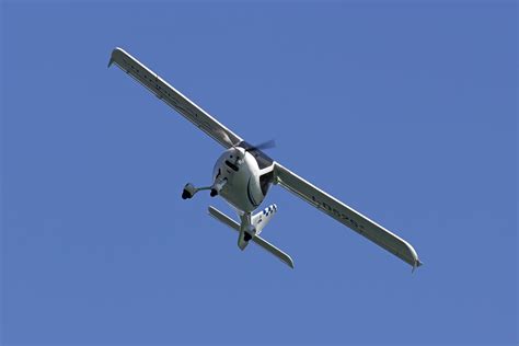 light aircraft lake garda starting   freedome