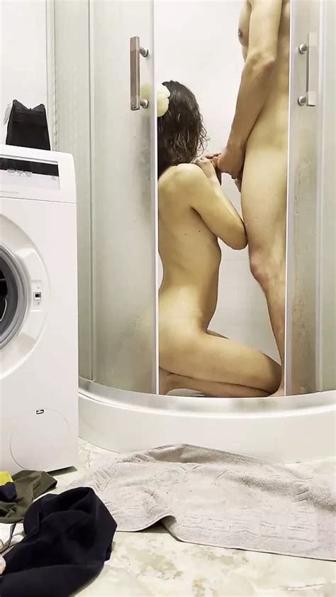 Aufregender Sex eines schönen Paares unter der Dusche xHamster