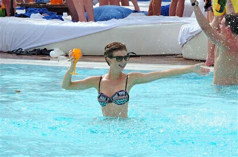 9 Hot Sexy Lucy Dixon Bikini Pics