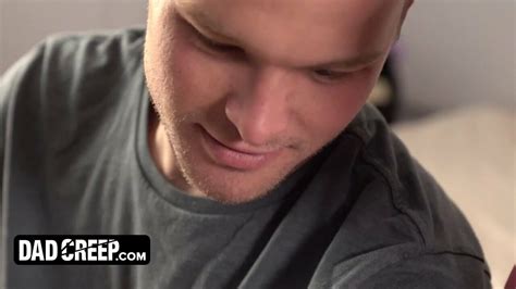 Padrastro Ayuda A Un Chico Adolescente A Disfrutar De Los Placeres De Ser Gay Xhamster