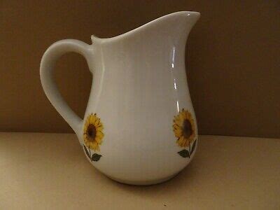 BIA CORDON BLEU CERAMIC PITCHER BRIGHT SUNFLOWERS MADE IN BRAZIL EX