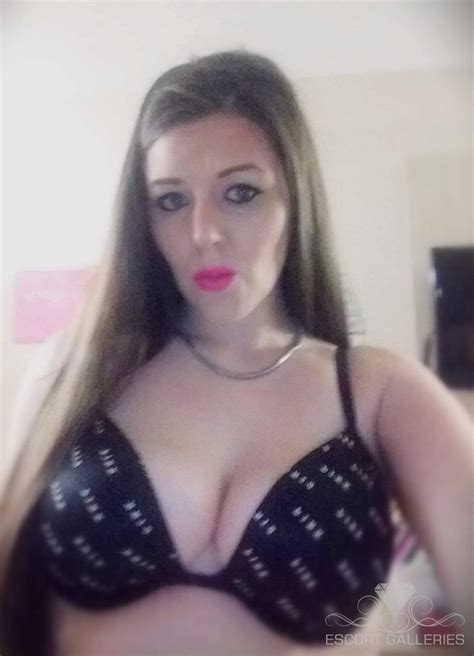 Chloe (27) - Escort lady in Memphis