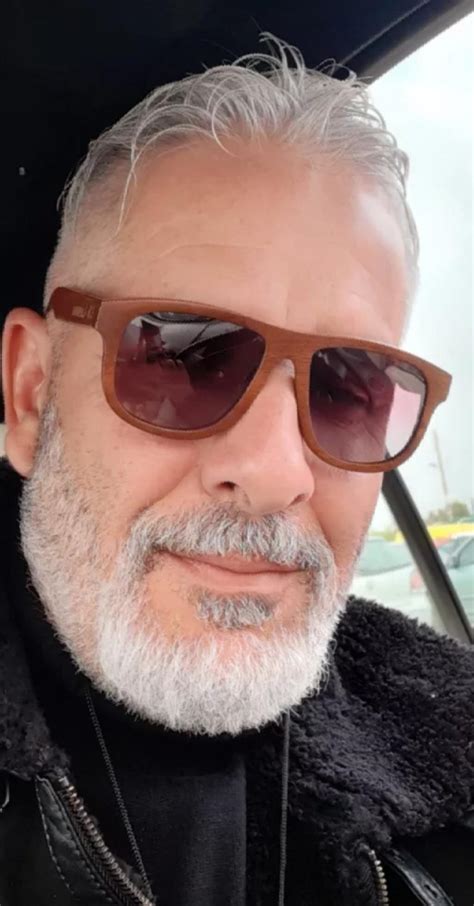 Gay Kontaktanzeige Er Sucht Ihn In Deutschland Und Umgebung