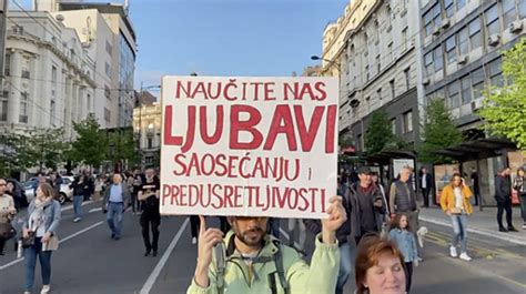 Protesti U Srbiji Etnja Protiv Nasilja U Centru Beograda I Blokada