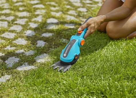 Gardena Grasschaar AccuCut Li Set met Steel en Wielen