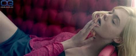 Elle Fanning Nude Pictures Onlyfans Leaks Playboy Photos Sex Scene Uncensored