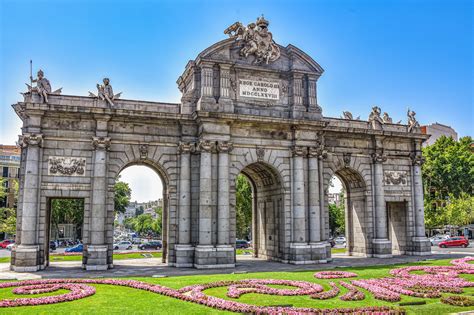Puerta De Alcalá In Madrid Take Photos At A Treasured City Monument